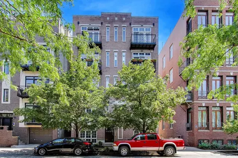 1875 N Winnebago Ave #4W, Chicago, IL 60647