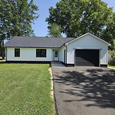 900 Oregon St, Carterville, IL 62918