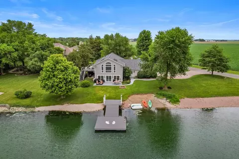 102 Lake View Dr, Fairbury, IL 61739