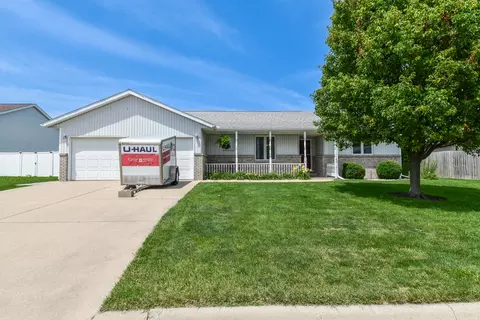 1415 Bethany Ln, Pontiac, IL 61764