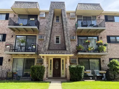 5321 N Delphia Ave #322, Chicago, IL 60656