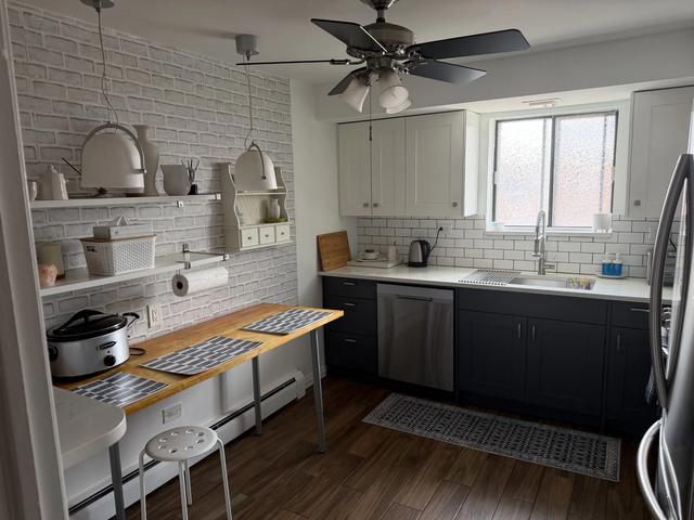 5321 N Delphia Ave #322, Chicago, IL 60656