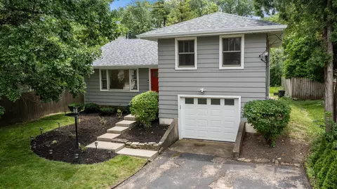 715 E Main St, Barrington, IL 60010