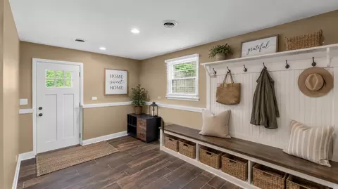 Entry Way - 715 E Main St, Barrington, IL 60010 photo 2 of 3