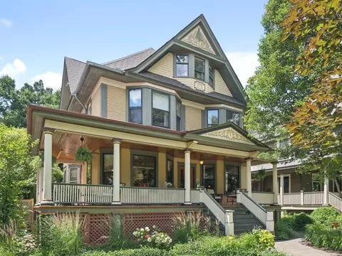 425 Clinton Ave, Oak Park, IL 60302