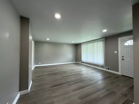 Living - 5132 S Hamlin Ave, Chicago, IL 60632 photo 5 of 7