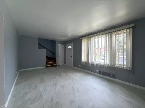 Living - 5132 S Hamlin Ave, Chicago, IL 60632 photo 2 of 7