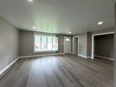 Living - 5132 S Hamlin Ave, Chicago, IL 60632 photo 3 of 7