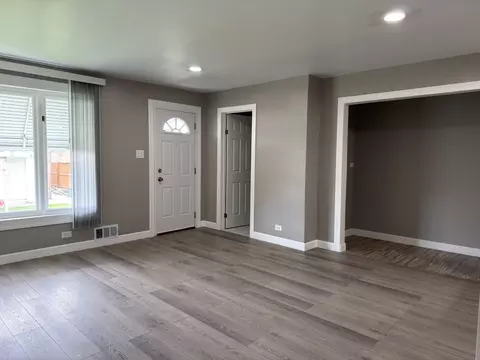 Living - 5132 S Hamlin Ave, Chicago, IL 60632 photo 4 of 7