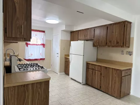 Kitchen - 5132 S Hamlin Ave, Chicago, IL 60632 photo 3 of 3