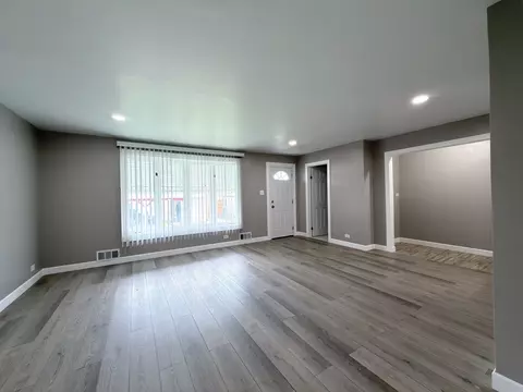 Living - 5132 S Hamlin Ave, Chicago, IL 60632 photo 6 of 7