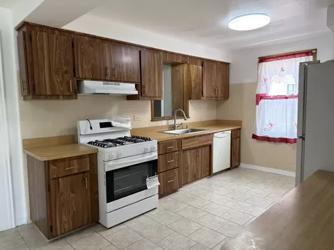 Kitchen - 5132 S Hamlin Ave, Chicago, IL 60632 photo 2 of 3