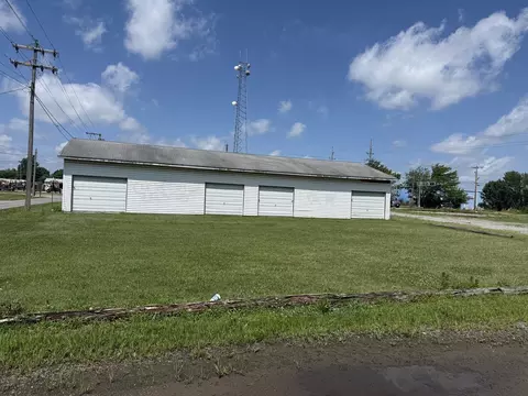 305 N Carbon St, Marion, IL 62959