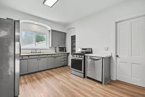 662 Bent St, Elgin, IL 60120 photo 9