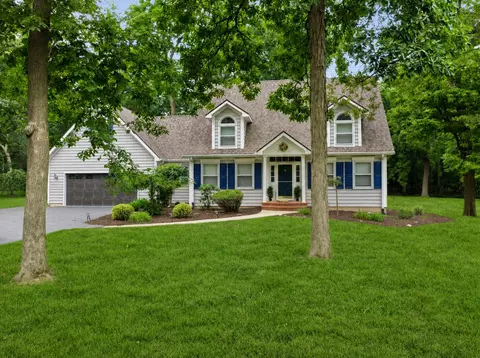 2094 Running Deer Ln, Freeport, IL 61032