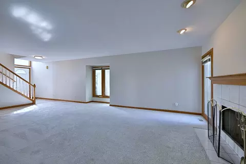 Living - 148 Schiller Sq, Itasca, IL 60143 photo 4 of 6