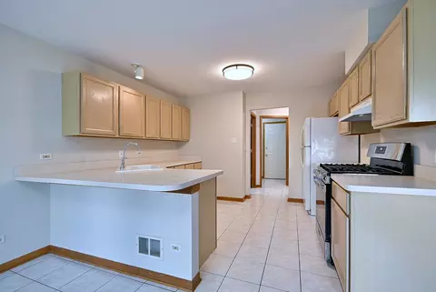 Kitchen - 148 Schiller Sq, Itasca, IL 60143 photo 2 of 6