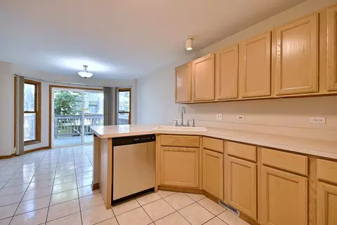 Kitchen - 148 Schiller Sq, Itasca, IL 60143 photo 6 of 6