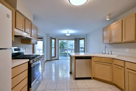 Kitchen - 148 Schiller Sq, Itasca, IL 60143 photo 5 of 6