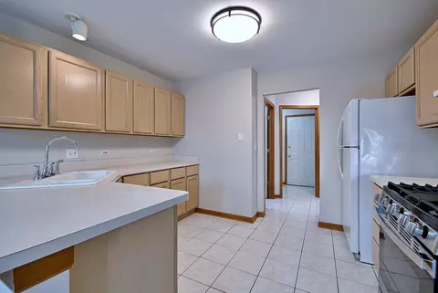 Kitchen - 148 Schiller Sq, Itasca, IL 60143 photo 4 of 6