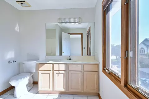 Bath - 148 Schiller Sq, Itasca, IL 60143 photo 3 of 5
