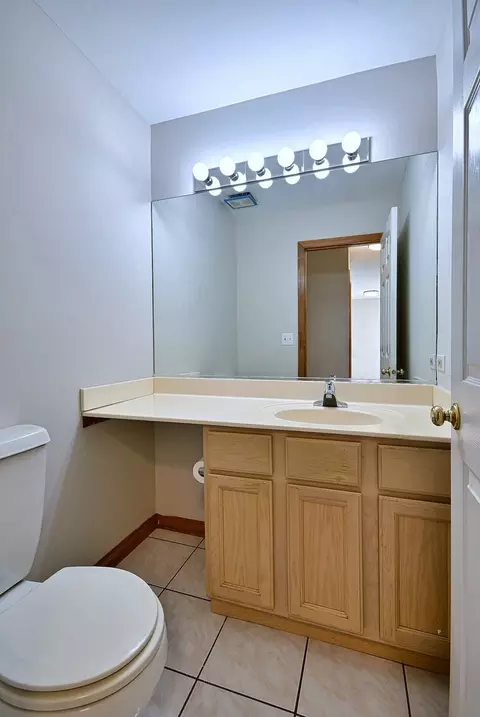 Bath - 148 Schiller Sq, Itasca, IL 60143 photo 2 of 5