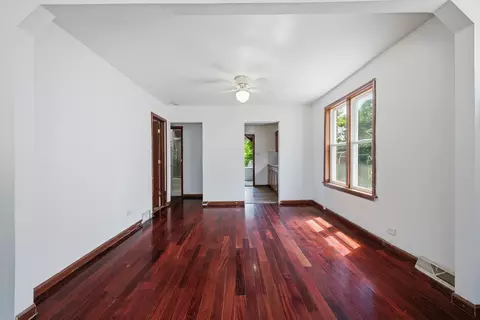 1375 Whitcomb Ave, Des Plaines, IL 60018 photo 5