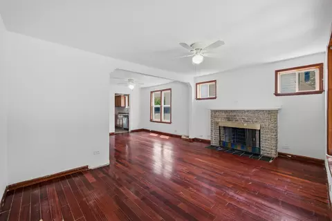 1375 Whitcomb Ave, Des Plaines, IL 60018 photo 2