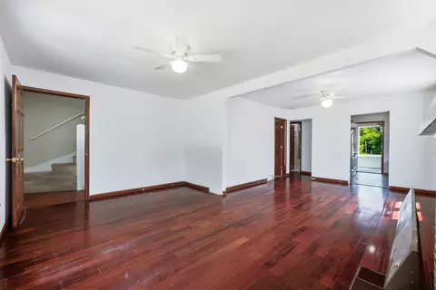 1375 Whitcomb Ave, Des Plaines, IL 60018 photo 4