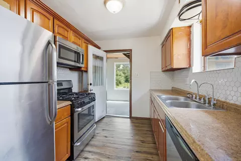 1375 Whitcomb Ave, Des Plaines, IL 60018 photo 6