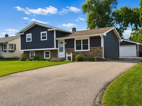 25640 W Wacker Dr, Lake Villa, IL 60046