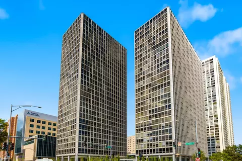 340 W Diversey Pkwy #2817, Chicago, IL 60657