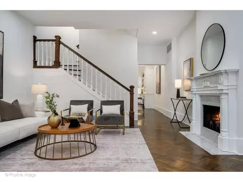 43 Elm St, Chicago, IL 60611 photo 4