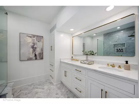 43 Elm St, Chicago, IL 60611 photo 23