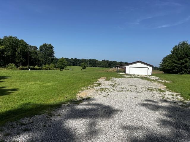10261 N Puckett Ln, Mount Vernon, IL 62864