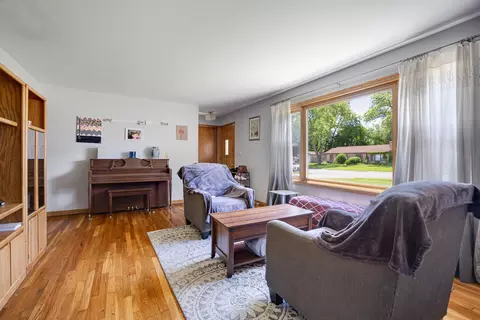 60 Arizona Ln, Hoffman Estates, IL 60169 photo 4