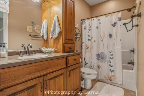 Bath - 1 Shannon Rd, Kankakee, IL 60901 photo 5 of 7