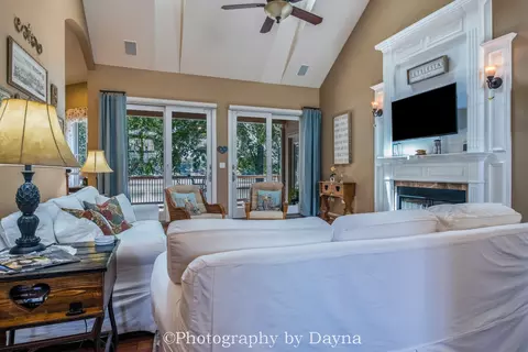 Living - 1 Shannon Rd, Kankakee, IL 60901 photo 2 of 3