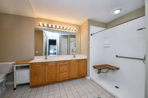 Undisclosed, Wheaton, IL 60187 photo 12