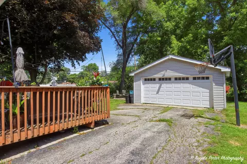 Exterior - 4800 Willow Ln, Mchenry, IL 60050 photo 4 of 6