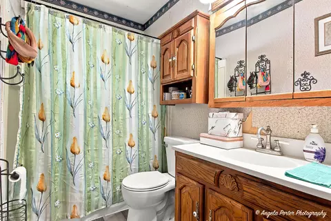 Bath - 4800 Willow Ln, Mchenry, IL 60050 photo 1 of 1