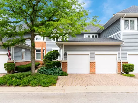 17 Mashie Ct, Woodridge, IL 60517