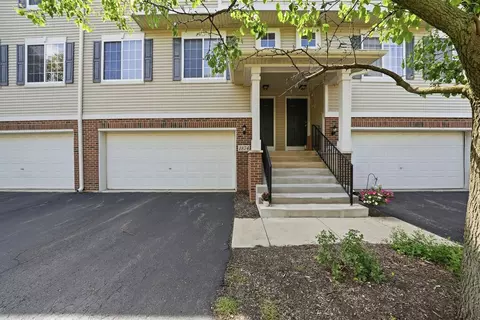 1874 Fredericksburg Ln, Aurora, IL 60503