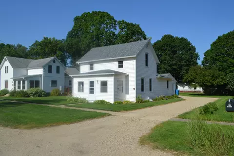 430 N Arch St, Tiskilwa, IL 61368