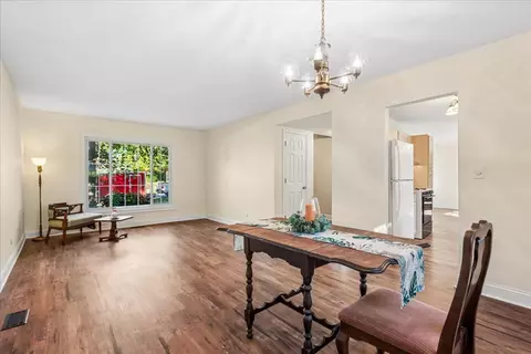 Living - 705 Northview Ln, Hoffman Estates, IL 60169 photo 1 of 3