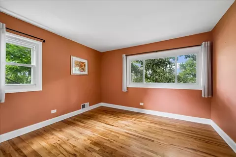 Bedroom - 705 Northview Ln, Hoffman Estates, IL 60169 photo 2 of 2