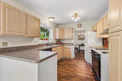 Kitchen - 705 Northview Ln, Hoffman Estates, IL 60169 photo 1 of 1
