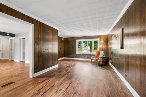 Living - 705 Northview Ln, Hoffman Estates, IL 60169 photo 3 of 3