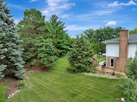 Exterior - 628 Camelot Dr, Burr Ridge, IL 60527 photo 3 of 6