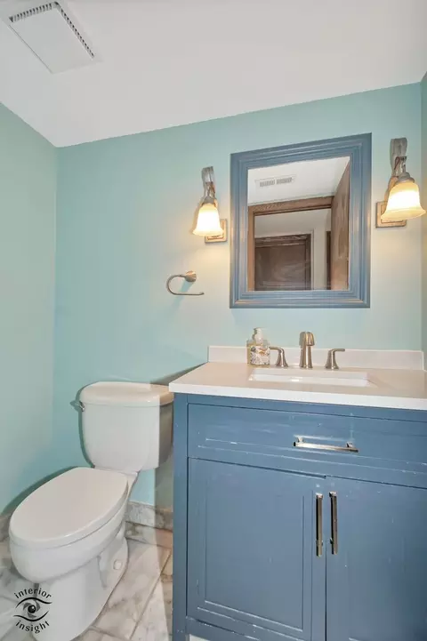 Bath - 628 Camelot Dr, Burr Ridge, IL 60527 photo 4 of 4